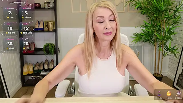 LadyLeea from StripChat is Freechat