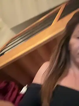 Webcam Model (LadySaraah34)  is live.Free join now!