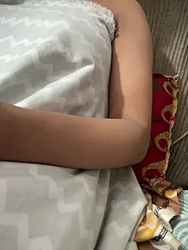 miss-Riya-00100 webcam stripchat model stream image