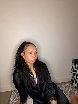 Webcam Model (nikkiloveee)  is live.Free join now!