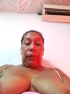 Webcam Model (Naomi-Mature)  is live.Free join now!