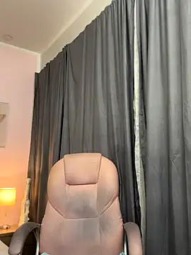 Webcam Model (liss_black)  is live.Free join now!