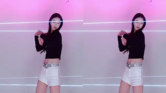 DX-002 from StripChat is Freechat