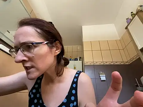 Webcam Model (Milky_hairy_mommy)  is live.Free join now!