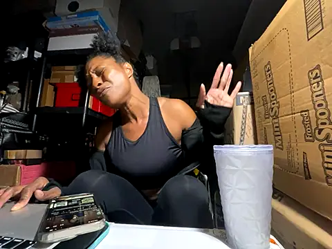 Webcam Model (wynterheat)  is live.Free join now!