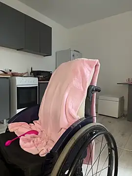 Webcam Model (MiniSophiaa)  is live.Free join now!