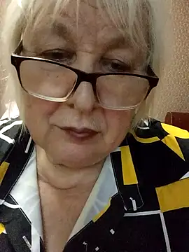 Webcam Model (Alexia64231)  is live.Free join now!