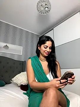 Webcam Model (_adelle)  is live.Free join now!