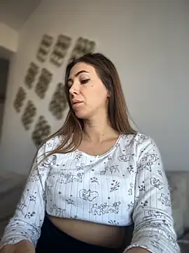 Webcam Model (RaquelleDevon)  is live.Free join now!