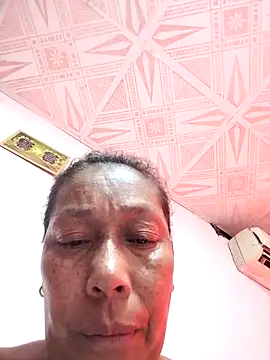 Webcam Model (Naomi-Mature)  is live.Free join now!