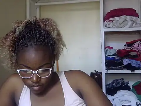 Sexy-suzy from StripChat is inFreechat