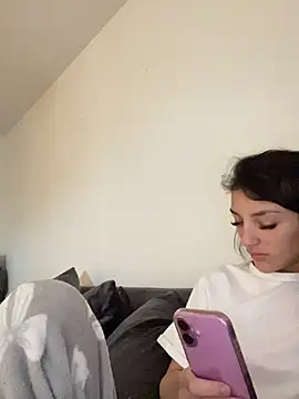 Webcam Model (naughtybella05)  is live.Free join now!