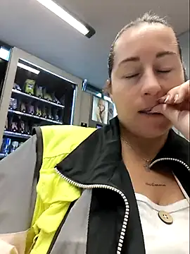 Webcam Model (bichota85)  is live.Free join now!