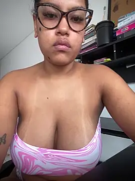 Webcam Model (miiabrown18)  is live.Free join now!