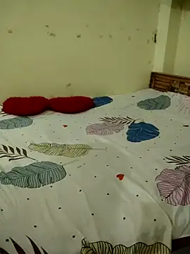 Webcam Model (Meenakshi_)  is live.Free join now!