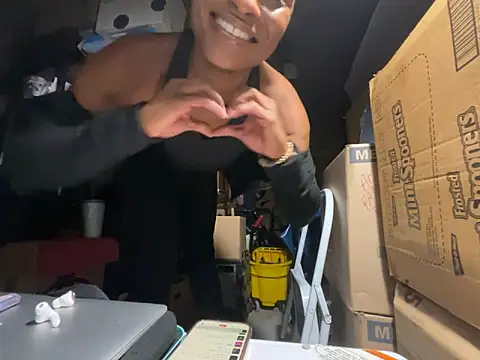 Webcam Model (wynterheat)  is live.Free join now!