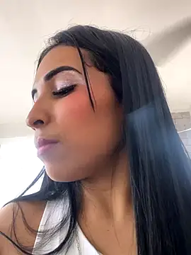 Webcam Model (Rosa_25x)  is live.Free join now!