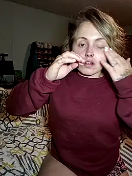 Webcam Model (JuicyExxxperience)  is live.Free join now!