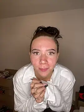 Webcam Model (YoungZoexx)  is live.Free join now!