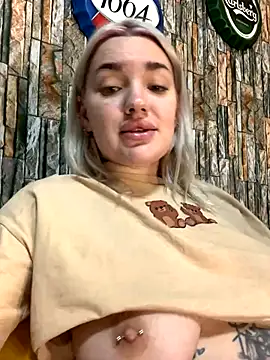 Webcam Model (Sextazy)  is live.Free join now!