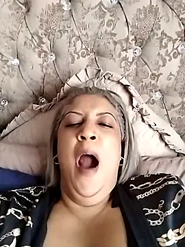 Webcam Model (IndianLara)  is live.Free join now!