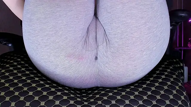 Cameltoe_squirt_inPants