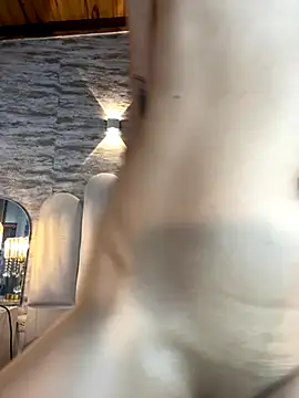 Webcam Model (Kristy1_)  is live.Free join now!