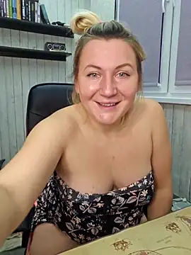 Webcam Model (Marushka)  is live.Free join now!
