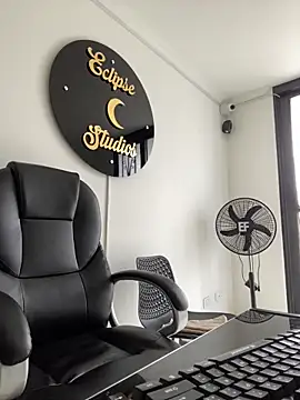 Webcam Model (nico_18x)  is live.Free join now!