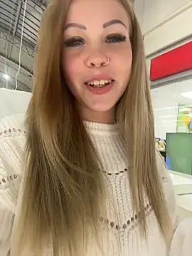 KittyMissyX from StripChat is Freechat