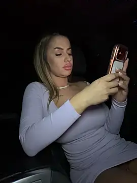 Webcam Model (KirstieVegas)  is live.Free join now!