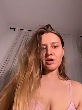 Webcam Model (AlinaCum)  is live.Free join now!