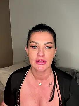 Webcam Model (Nola_Luxx-offiziell)  is live.Free join now!