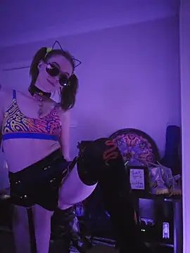 lonely_cosplay_chick (F young) - Take off Shirt