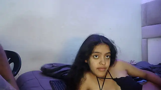 pocahontasorigin... Live Webcam on Stripchat