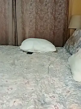 Webcam Model (Luciouslips00)  is live.Free join now!