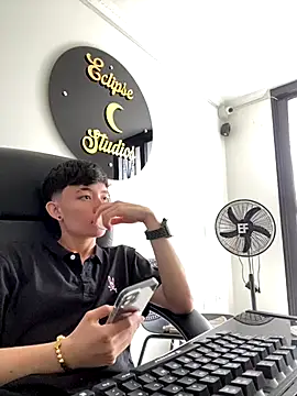 Webcam Model (nico_18x)  is live.Free join now!