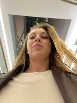 Sweet___Emily Live Webcam on Stripchat