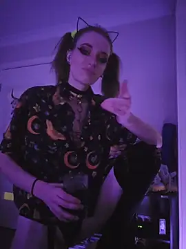 lonely_Cosplay_chick