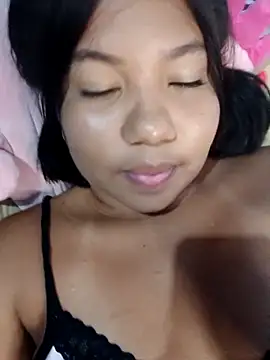 Webcam Model (little_onixx)  is live.Free join now!