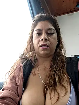 Webcam Model (Laura-Hernandez)  is live.Free join now!