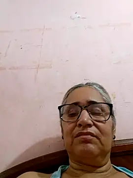 Webcam Model (_candi)  is live.Free join now!