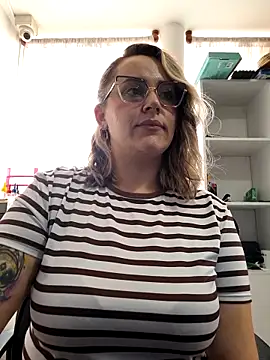 Webcam Model (CurvyLust_x)  is live.Free join now!