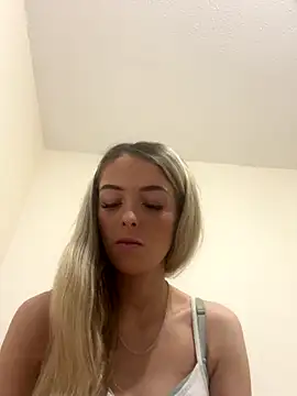 Webcam Model (Angelloverxo)  is live.Free join now!