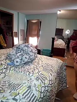 Webcam Model (JuicyExxxperience)  is live.Free join now!