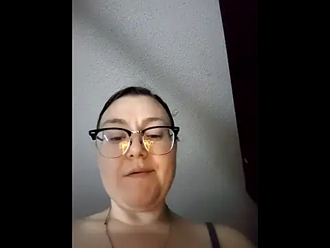 Webcam Model (HTXBELLE)  is live.Free join now!