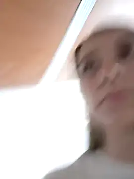 Webcam Model (Iris_love18)  is live.Free join now!