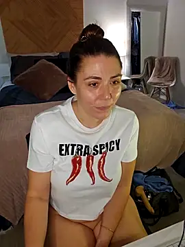 Webcam Model (Ellie-L-Elizabeth)  is live.Free join now!