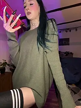 Webcam Model (Miiaaa-)  is live.Free join now!