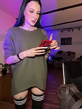 Webcam Model (Miiaaa-)  is live.Free join now!